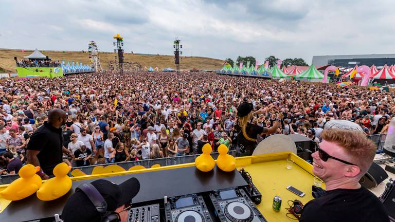 Het publiek gaat los bij Pussylounge. (Foto: SQ Vision)