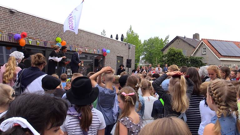 Basisschool De Kiezel bestaat honderd jaar