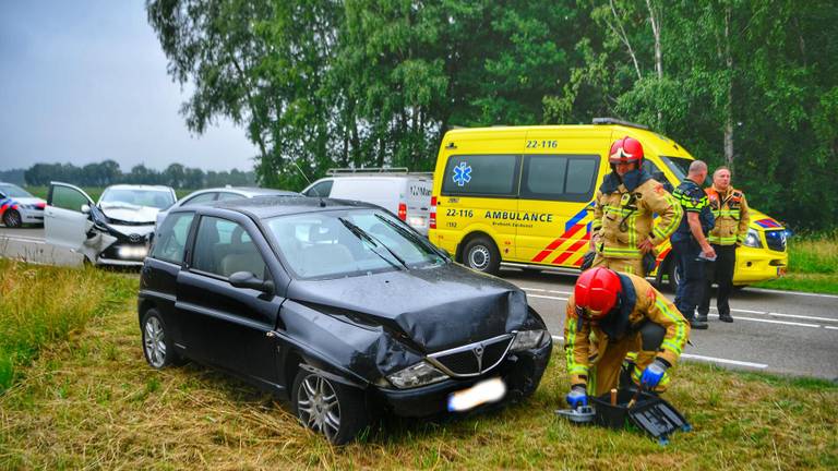 Een persoon raakte gewond en moest naar het ziekenhuis. (Foto: Rico Vogels / SQ Vision)