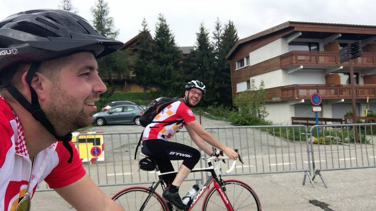 Rob en Jos zijn de Alpe d'Huez op gefietst