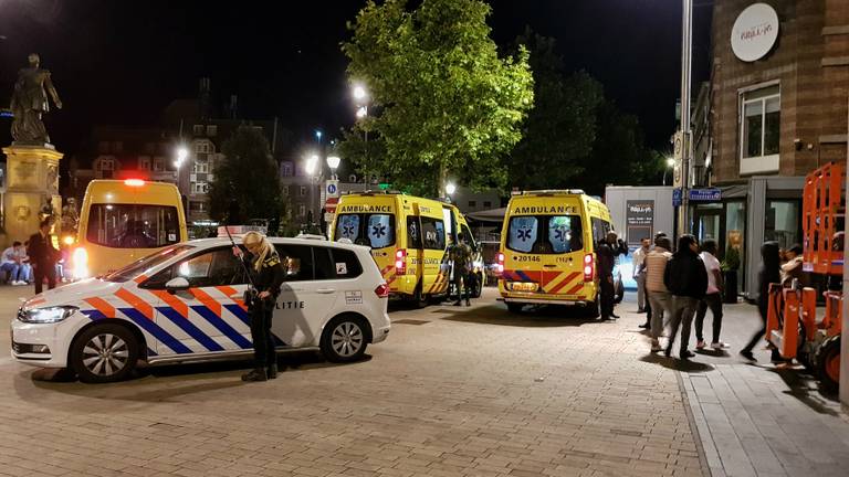 Verschillende hulpdiensten werden opgeroepen. (Foto: Toby de Kort)