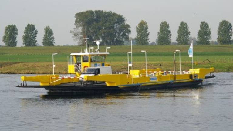 Een van de Maasveren. 