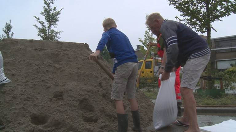 Tegen de wateroverlast kregen in 2015  inwoners van Werkendam gratis zand