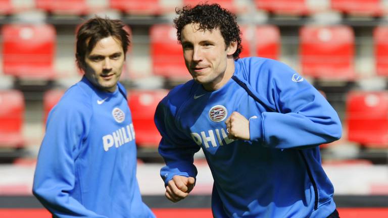 Cocu en Van Bommel toen ze nog samenspeelde bij PSV.