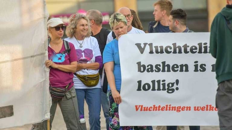 De demonstratie bestond uit ongeveer twintig mensen. Foto: Dave Hendriks/SQ Vision Mediaprodukties.