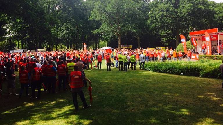 Ook drie jaar geleden werd er in het Stadswandelpark gestaakt voor betere cao in de metalektro (foto: Raoul Cartens)