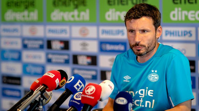 Mark van Bommel tijdens zijn eerste persconferentie als PSV-trainer (foto: ANP).