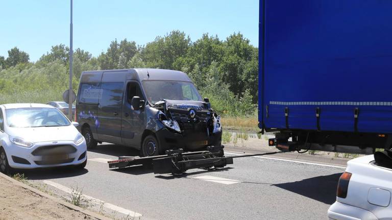 Een beeld van de problemen op de Wolfsputter Baan in Helmond (foto: Harrie Grijseels/SQ Vision Mediaprodukties).