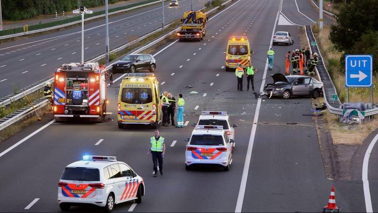Een ravage op de A2. (Foto: Bart Meesters)