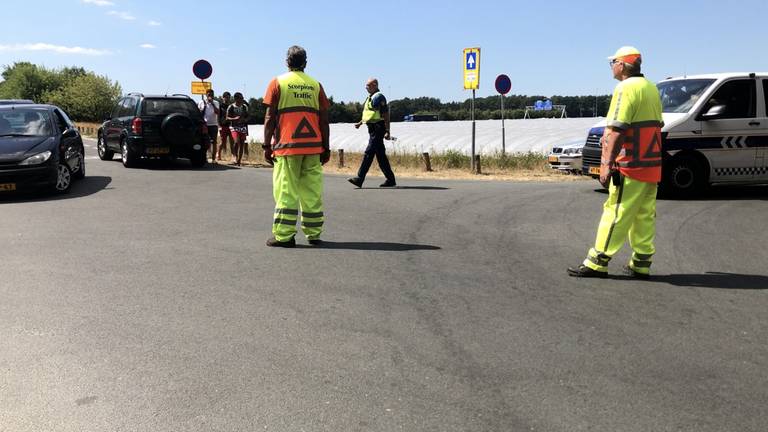 Verkeersregelaars hebben het soms zwaar te verduren (Foto: Eva de Schipper)