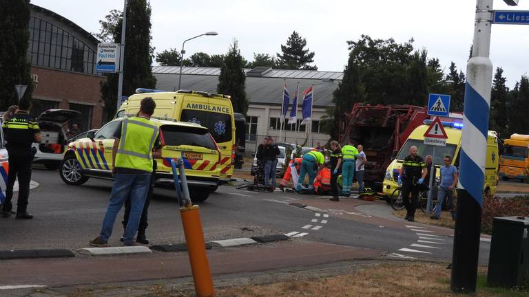 Het ongeval gebeurde op een rotonde (foto: Danny van Schijndel).