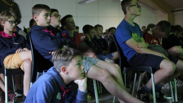 1-0 achter. De jonge Belgen in Sint-Michielsgestel staren vol ongeloof naar het tv-scherm.