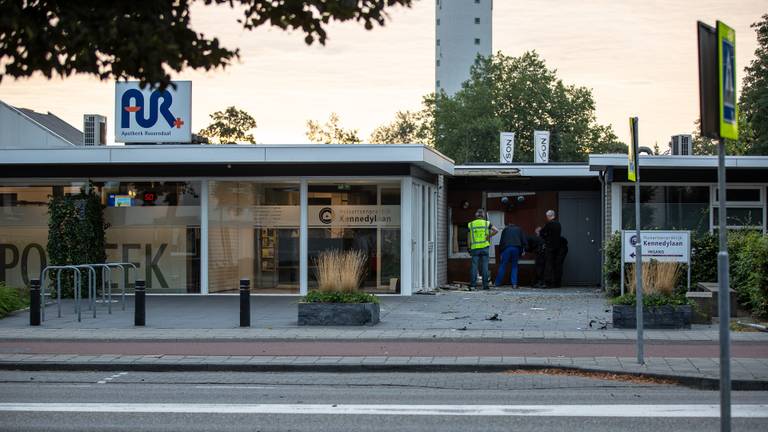 De plofkraak veroorzaakte flinke schade. (Foto: Christian Traets)