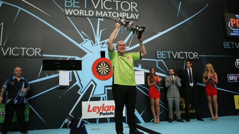 Michael van Gerwen wint in 2016 de World Matchplay. (Foto: VI Images)