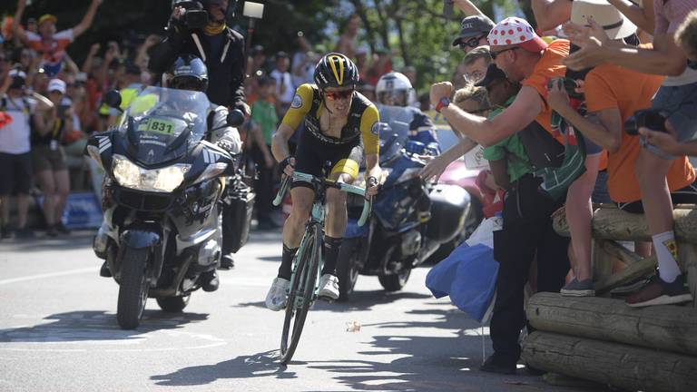 Steven Kruijswijk nadert de Alpe d'Huez (foto: VI Images)