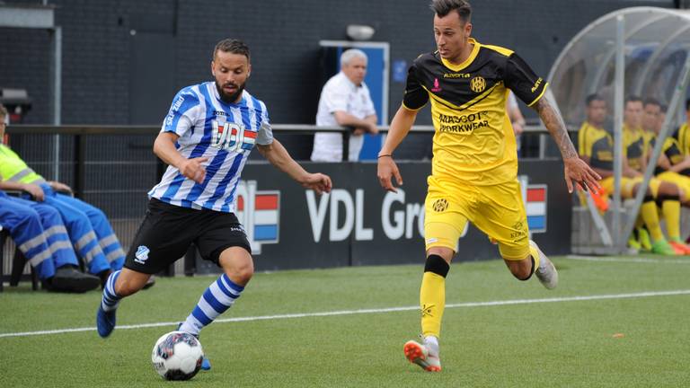 Rochdi Achenteh is Roda JC-speler Livio Milts te snel af (foto: OrangePictures).