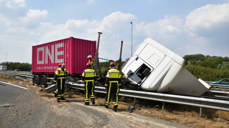 Ravage na ongeluk met vrachtwagen. Foto: Toby de Kort