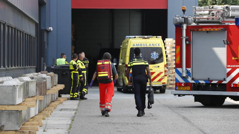 Een olielekbak vatte vlam. (Foto: Marcel van Dorst / SQ Vision)