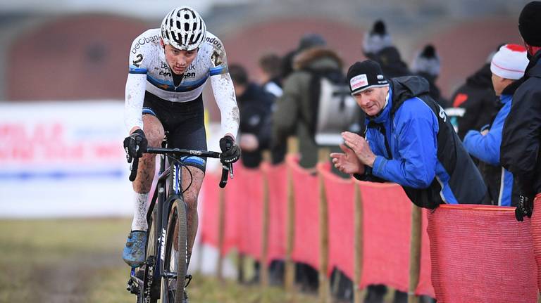 Trotse Adrie Van Der Poel Vooral Blij Als Zoons Mathieu En David Zonder Kleerscheuren Finishen Omroep Brabant