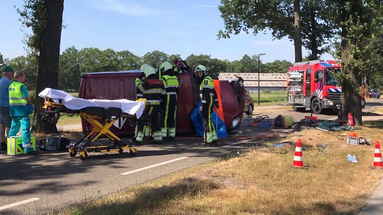 Het duurde bijna een uur om de man te bevrijden (foto: Bart Meesters/Meesters Multi Media)