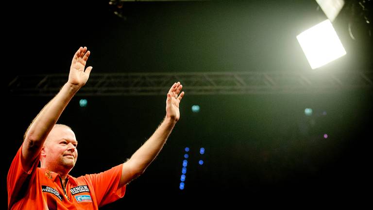 Raymond van Barneveld liet een emotionele boodschap achter (foto: ANP)