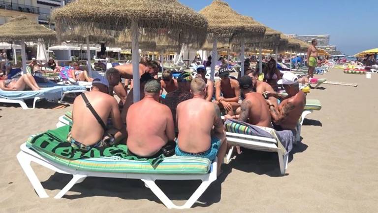 Dobbelen op het strand in Torremolinos.