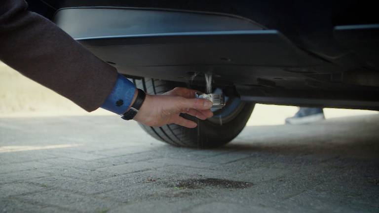 Water dat je kan drinken komt uit de uitlaat van een waterstofauto. (Foto: Brabant 2050)