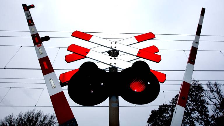 Ongeluk op spoorwegovergang in Breda. (Archieffoto)