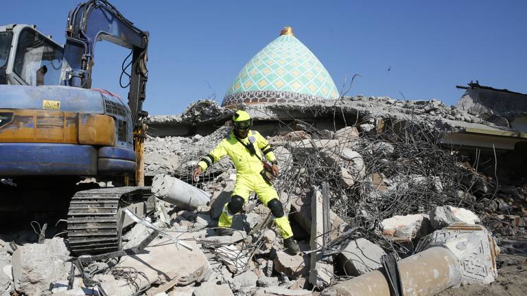 De schade is enorm op Lombok (foto: ANP).