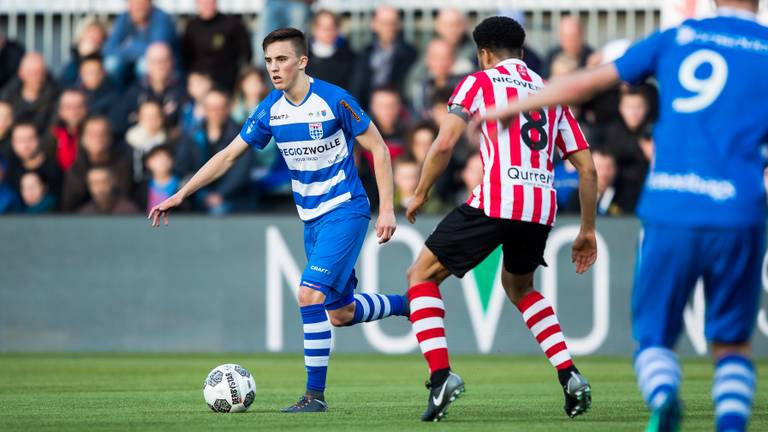 Ryan Thomas (links) gaat het middenveld van PSV versterken (foto: VI Images).