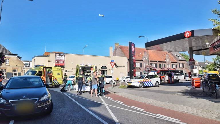 Een man (40) uit Tilburg stak de weg over en werd aangereden (Foto: Toby de Kort).