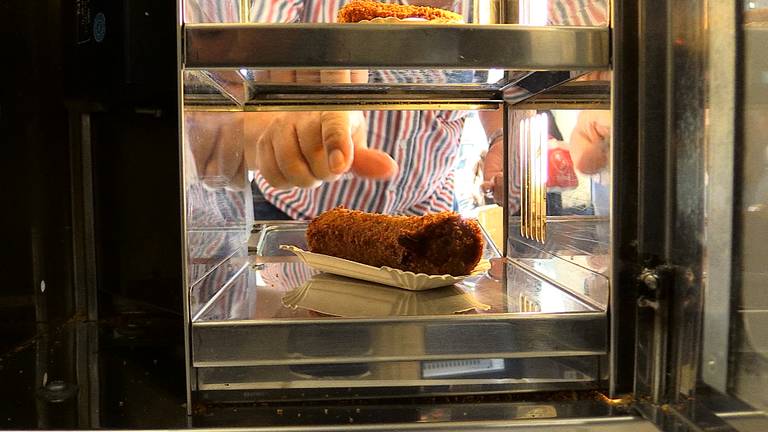 Al 60 jaar kroketten uit de muur bij Automatiek Marks in Eindhoven