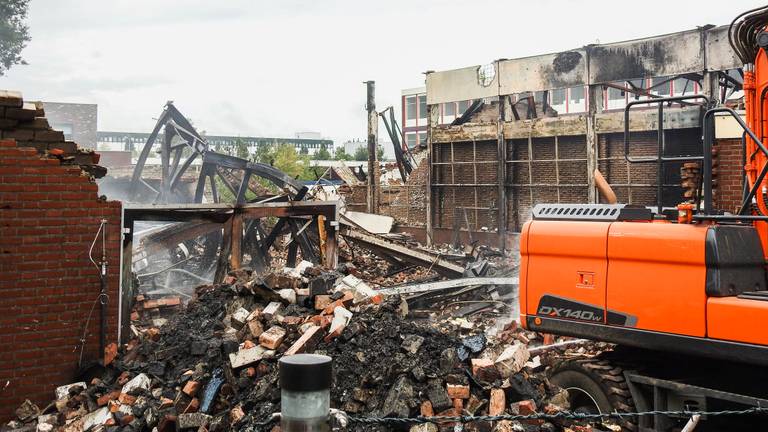 De ravage na de brand die de gymzaal in de as legde. (Foto: Danny van Schijndel)