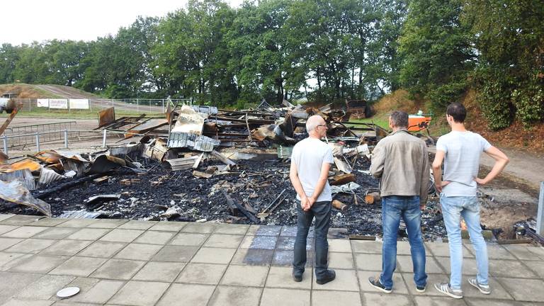 Clubhuis SMW Boxmeer door brand verwoest. (Foto: Danny van Schijndel)