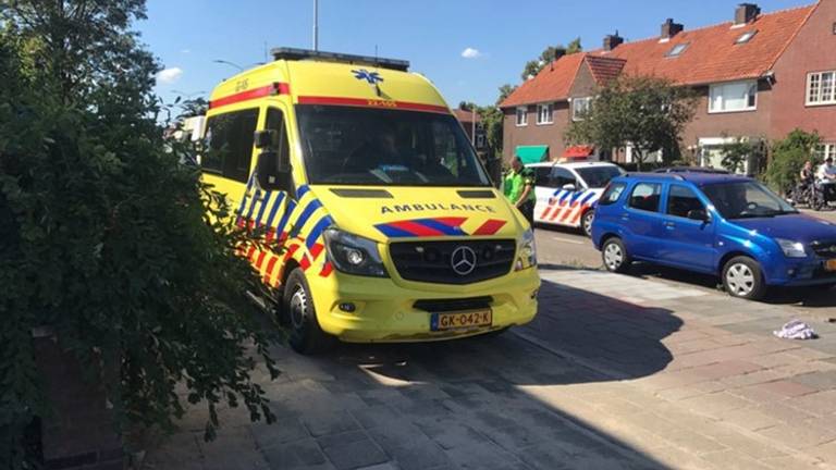 Een van de ambulances aan de Heezerweg op  15 juli (Foto: Sem van Rijssel)