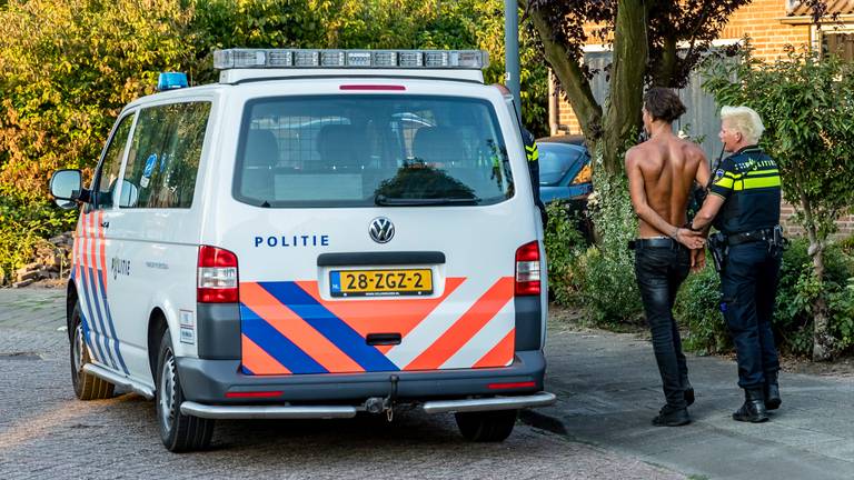 De man is gearresteerd. Foto: Marcel van Dorst/SQ Vision Mediaprodukties.