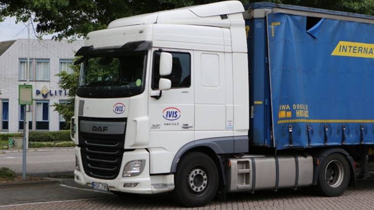 In juli zaten er ook al vluchtelingen in een vrachtwagen op de A4 bij Hoogerheide.