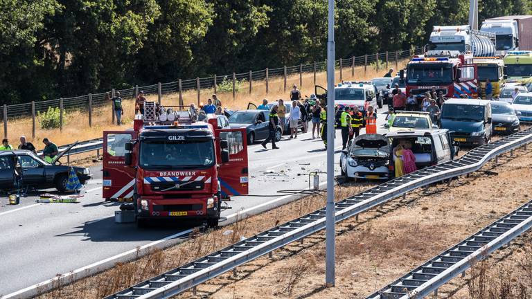 Bij het ongeluk op de A58 kwam een man om het leven (foto: Jack Brekelmans/Persburo BMS).