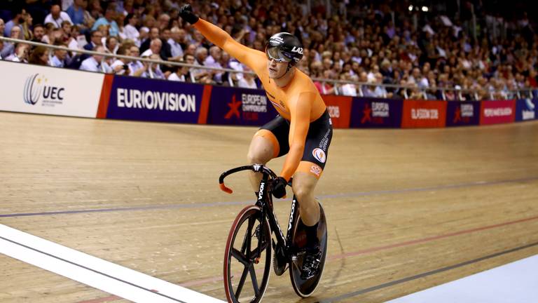 Harrie Lavreysen viert zijn bronzen plak (foto: VI Images).