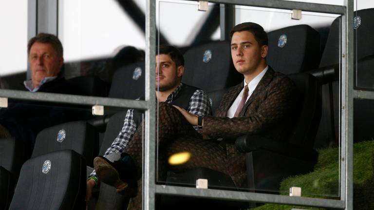 Kakhi Jordania op de tribune bij FC Den Bosch (Archieffoto: HollandseHoogte). 