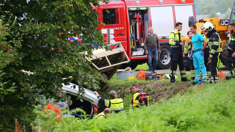 Bij het ongeluk kwam een persoon om het leven. (Foto: Charles Mallo)