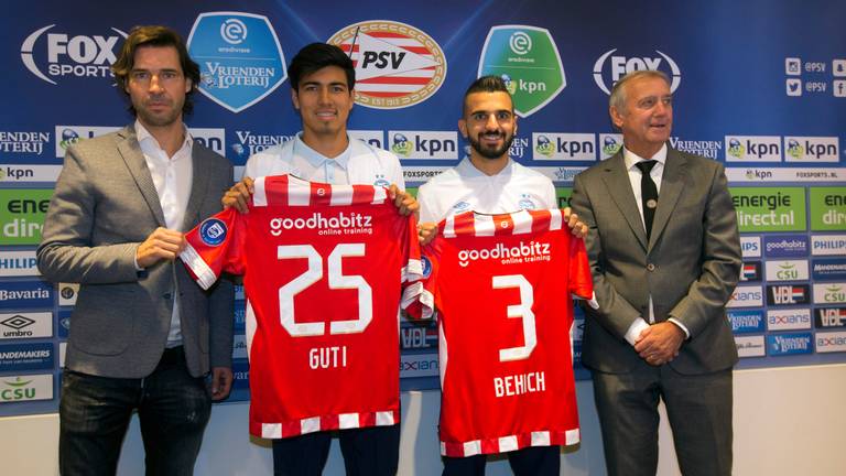 De kersverse PSV'ers Gutiérrez (nummer 25) en Behich (3). (Foto: VI Images)