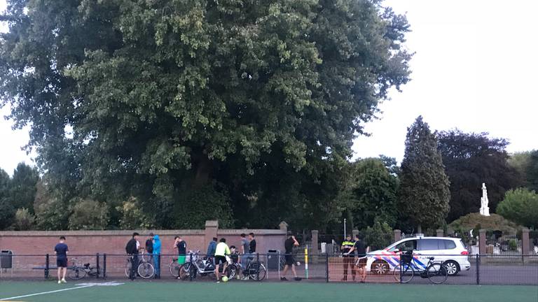 Een potje voetbal eindigt in een steekpartij. (Foto: Danny van Schijndel)