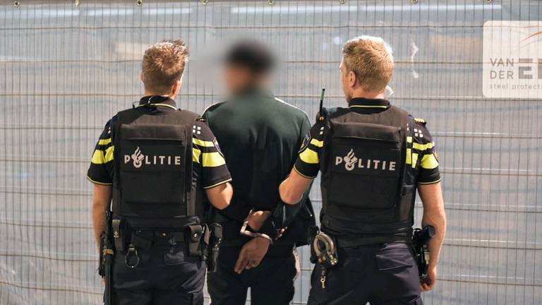 De mannen hebben niks met de bommelding te maken. (Foto: Toby de Kort)
