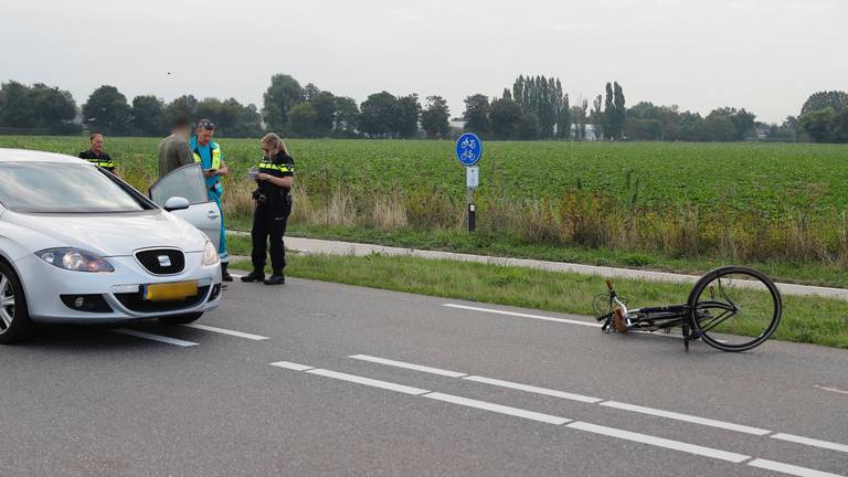 Politie doet onderzoek na het ongeluk in Oeffelt (foto: SK-Media).