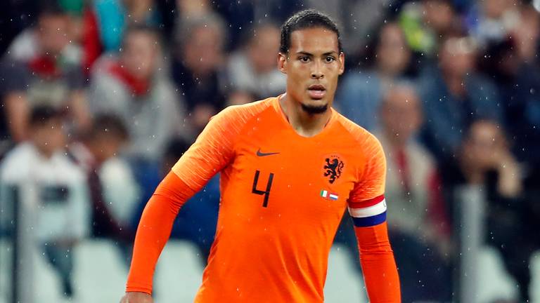 Virgil van Dijk is sinds de aanstelling van Ronald Koeman de aanvoerder van Oranje (foto: VI Images).