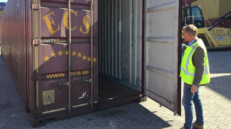 Verstekelingen verstoppen zich in dit soort containers. (Foto: Omroep Brabant)