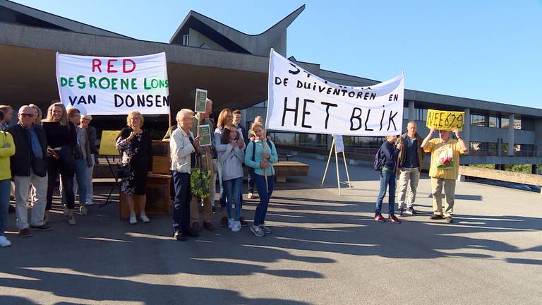 Protest bij provinciehuis tegen nieuwe weg Dongen