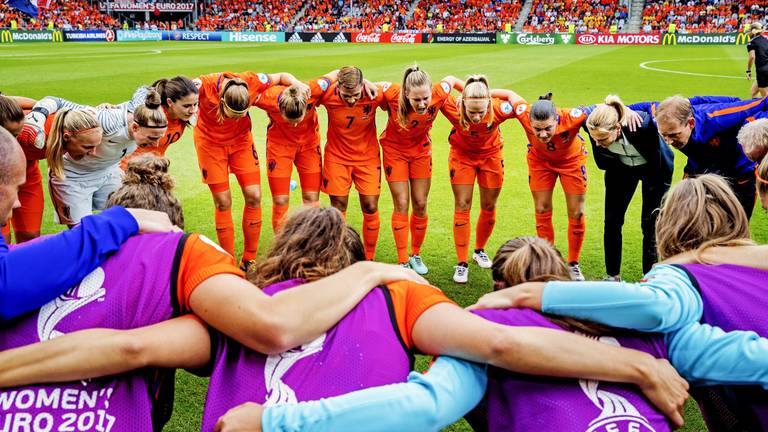 De Oranjeleeuwinnen kunnen rekenen op steun van 19.000 fans in Breda. (Foto: VI Images)