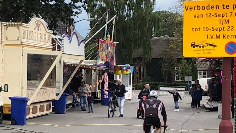 Inwoners willen dat de kermis in Oijen blijft bestaan (foto: Tonnie Vossen)